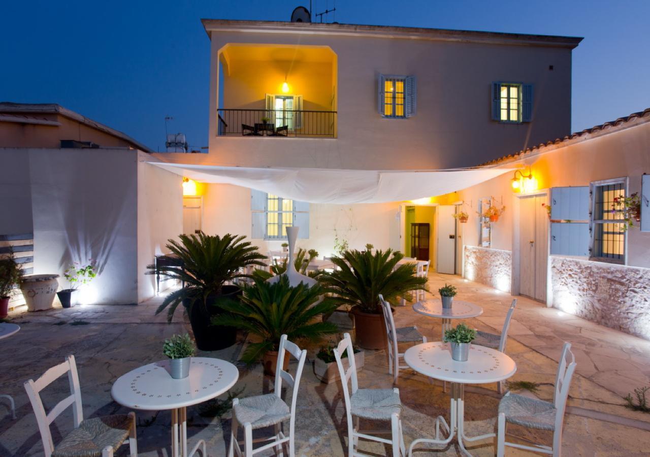 Shongas Inn Dherinia Exterior foto