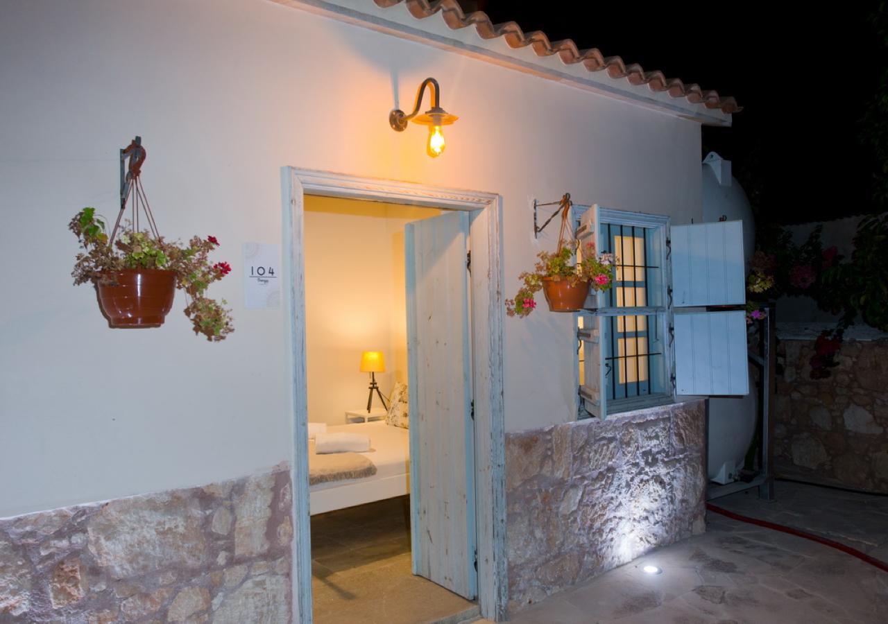 Shongas Inn Dherinia Exterior foto