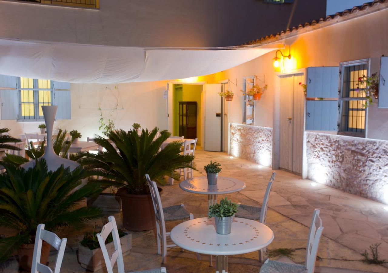 Shongas Inn Dherinia Exterior foto