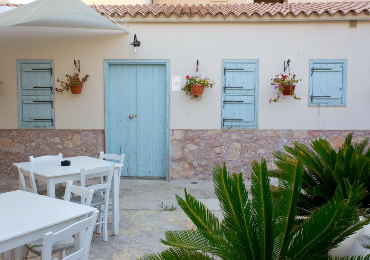 Shongas Inn Dherinia Exterior foto