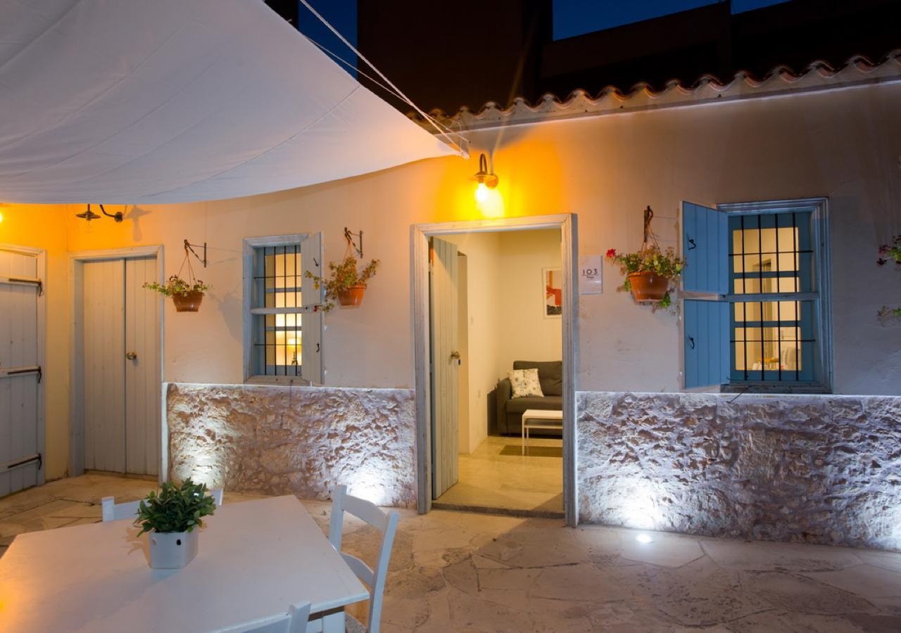 Shongas Inn Dherinia Exterior foto